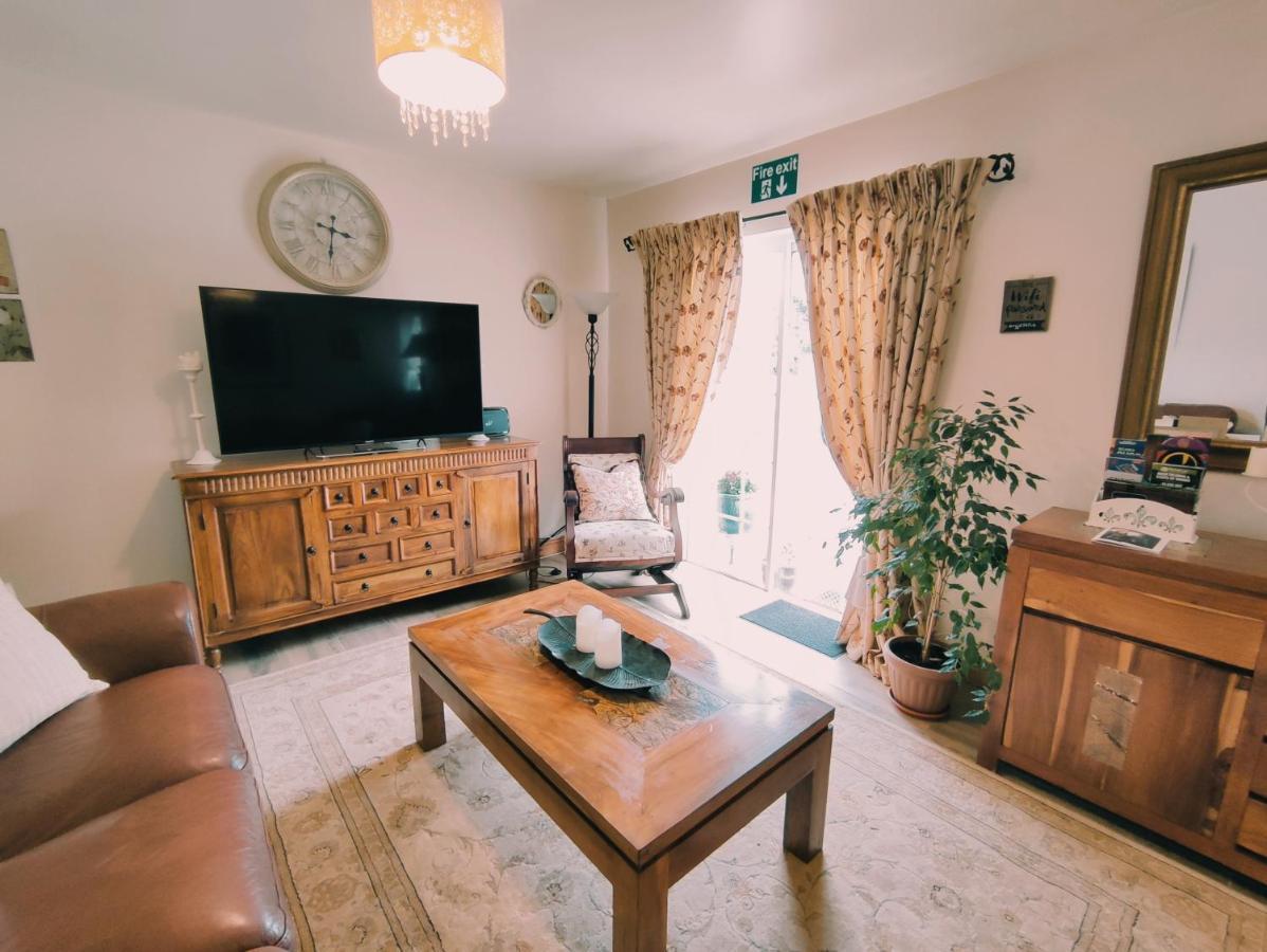 Tower View Lodge Енис Екстериор снимка