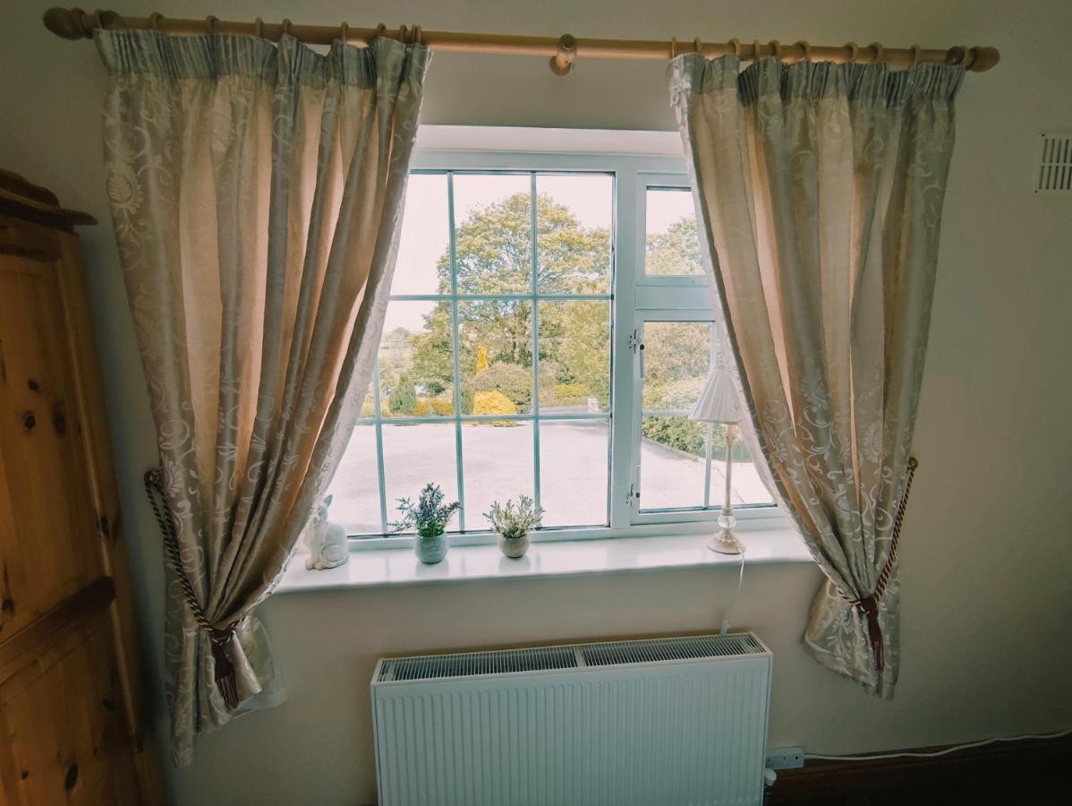 Tower View Lodge Енис Екстериор снимка